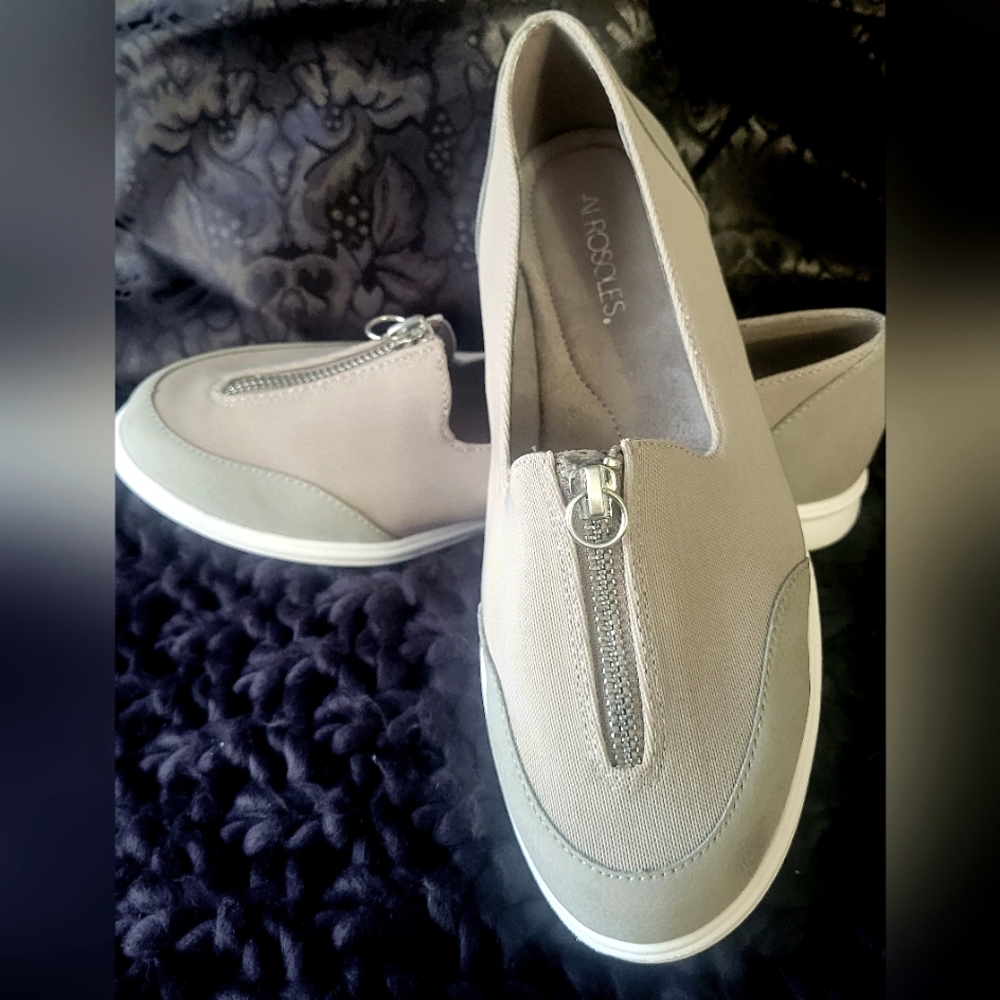 AEROSOLES Gray  Flats with Front Zipper